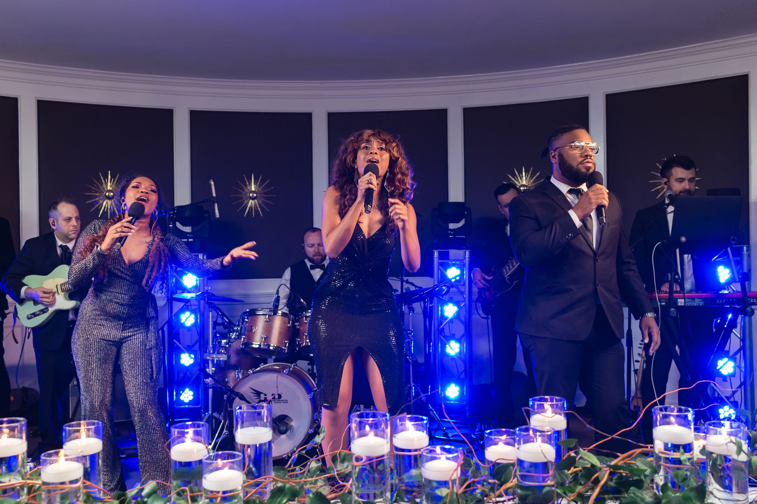 7 things to consider when deciding between a Wedding Band vs DJ - originally published on ivoryandink.com