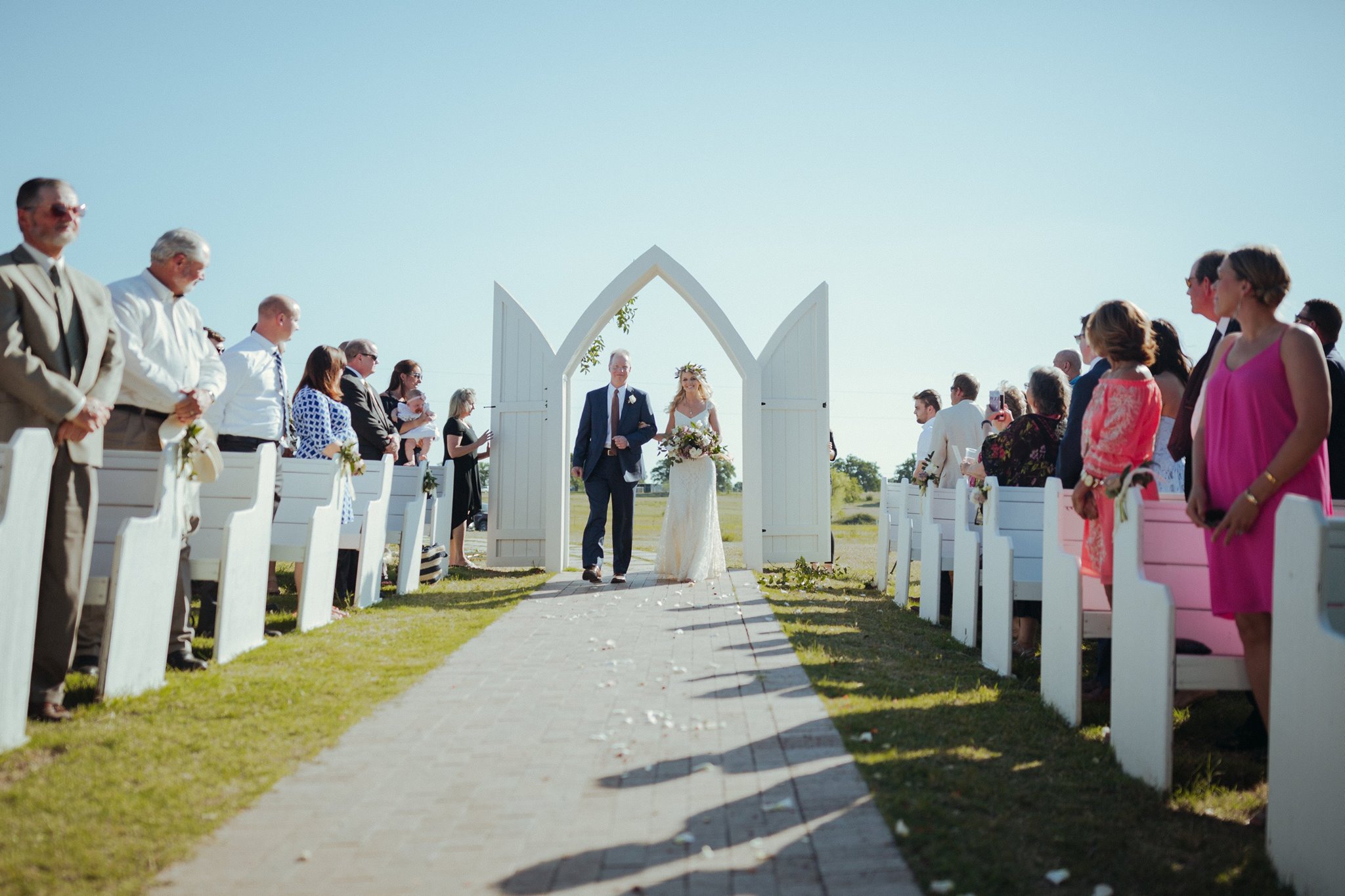 Weddings Unveiled // We're pulling back the veil on Kristen's Decatur, Texas wedding! ivoryandink.com