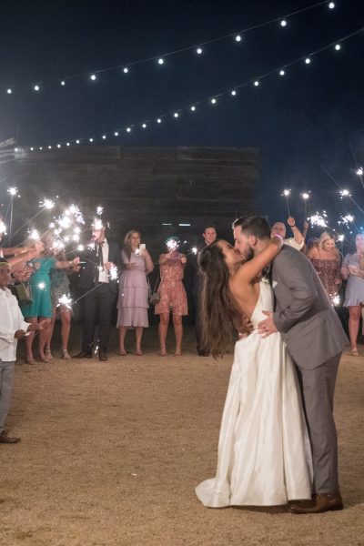 Weddings Unveiled // We're pulling back the veil on Maddi's Fort Worth, Texas wedding! ivoryandink.com