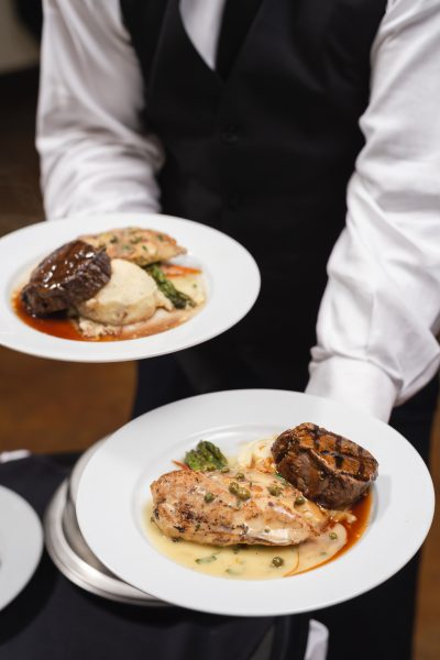 6 Wedding Reception Meal Styles to Choose From - originally published on ivoryandink.com